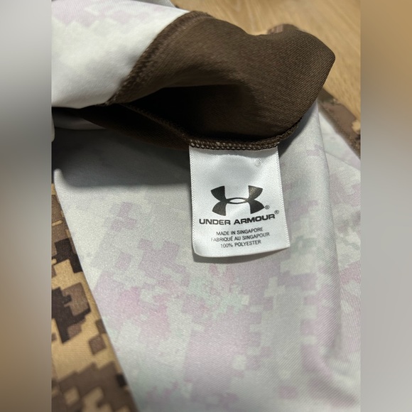 Medium Under Armour Long Sleeve Camo Hunting Shirt, Size Small Fits Loose Medium - Picture 7 of 10